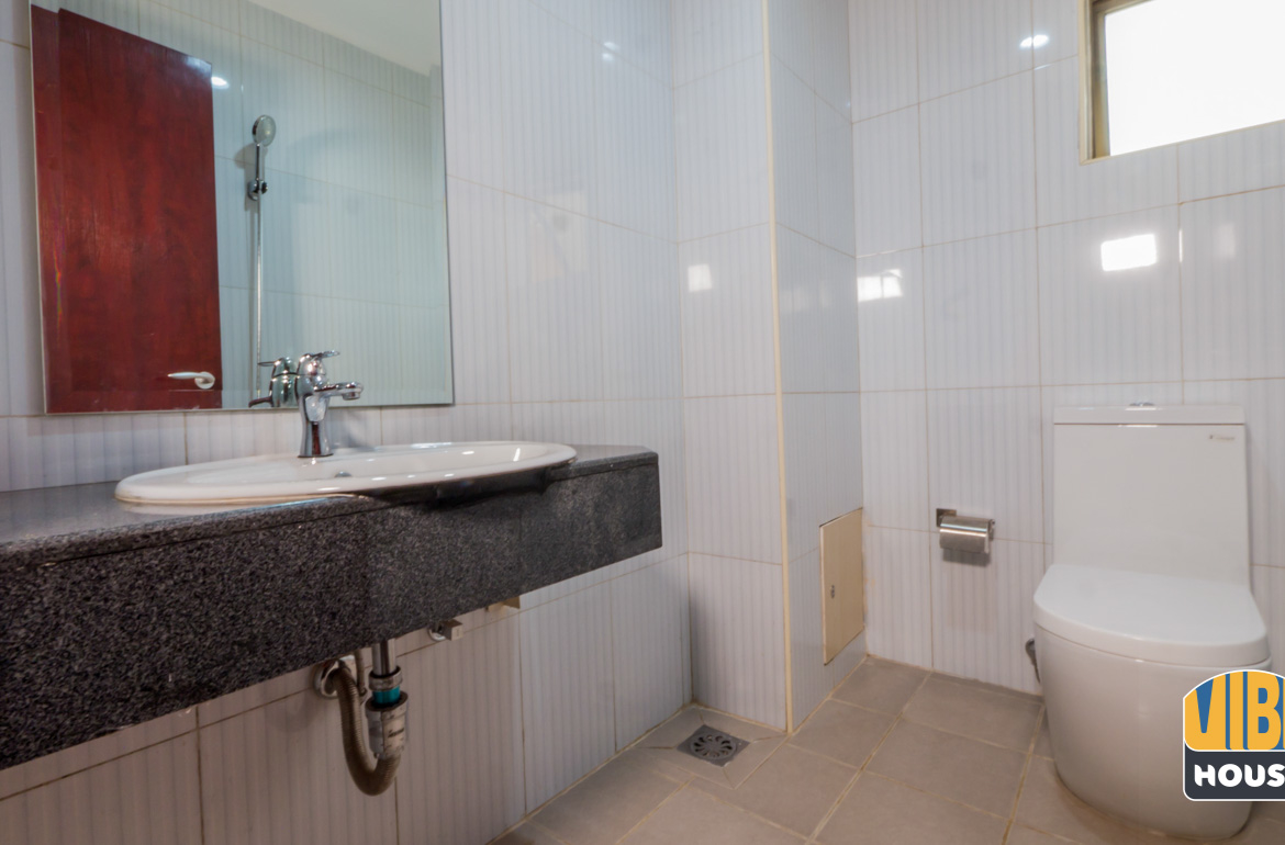bathroom of apartment for rent in Vision City