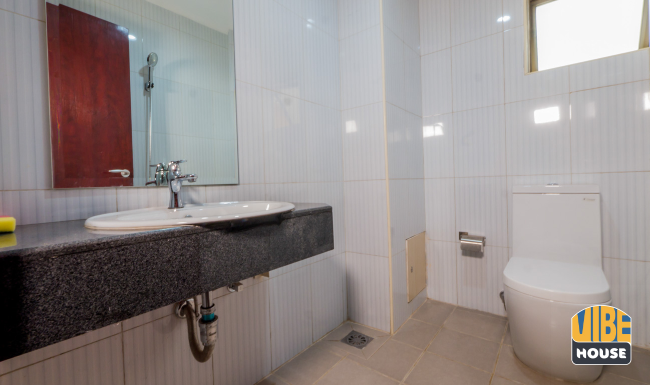 bathroom of apartment for rent in Vision City