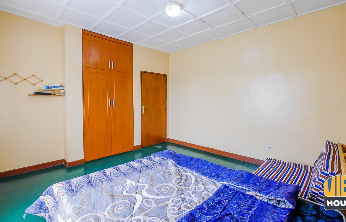 Bedroom with built-in closet of house for rent in Gacuriro, Kigali