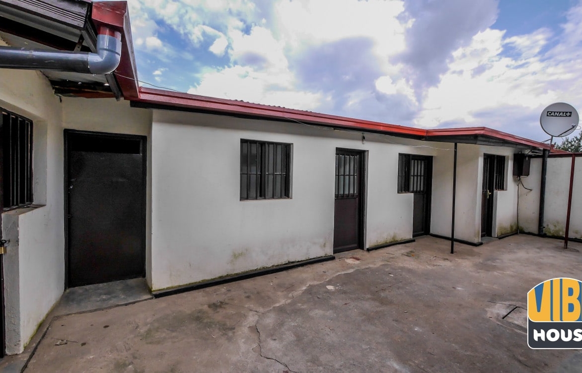 Backyard annex to the house for rent in Kacyiru, Kigali