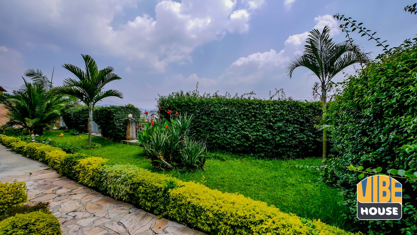 Beautiful Garden in Property for Sale with 3 apartments in Nyarutarama, Kigali