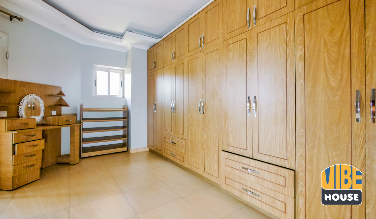 Closet of House for rent in Kibagabaga