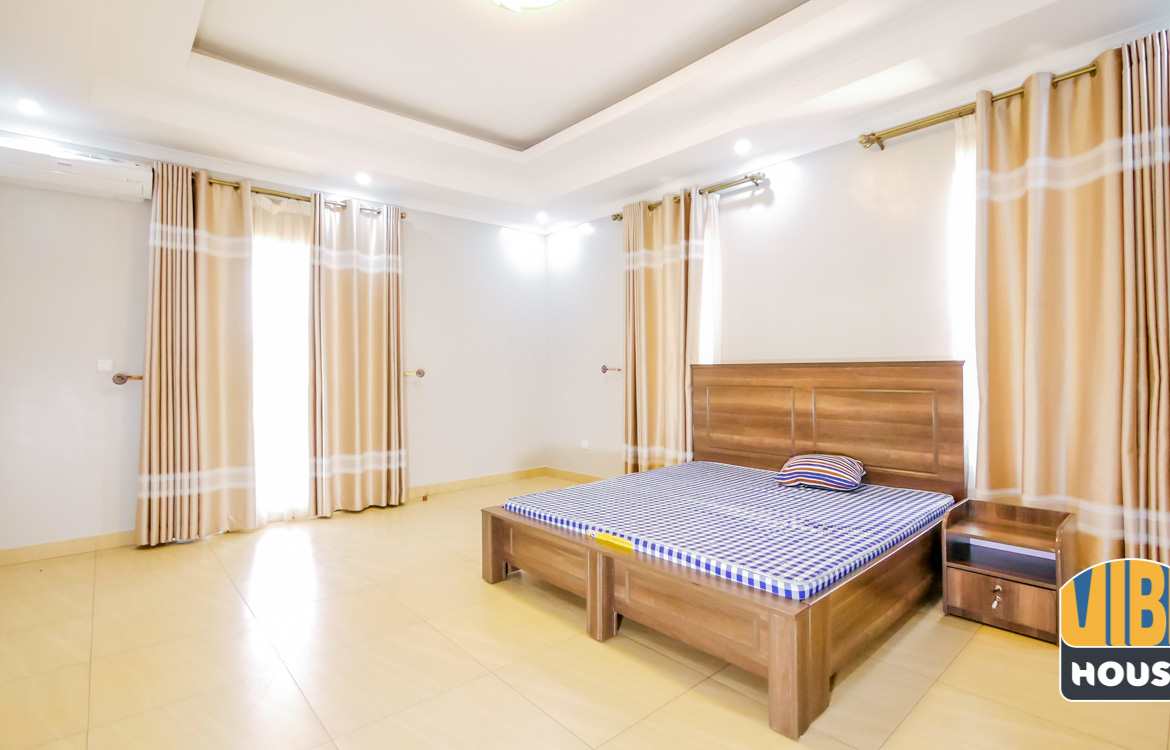 Master bedroom: Luxurious Villa for rent in Kibagabaga
