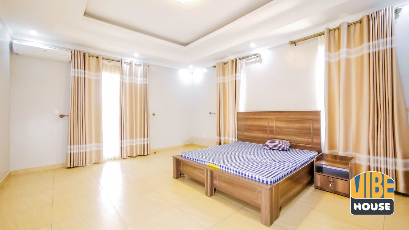 Master bedroom: Luxurious Villa for rent in Kibagabaga