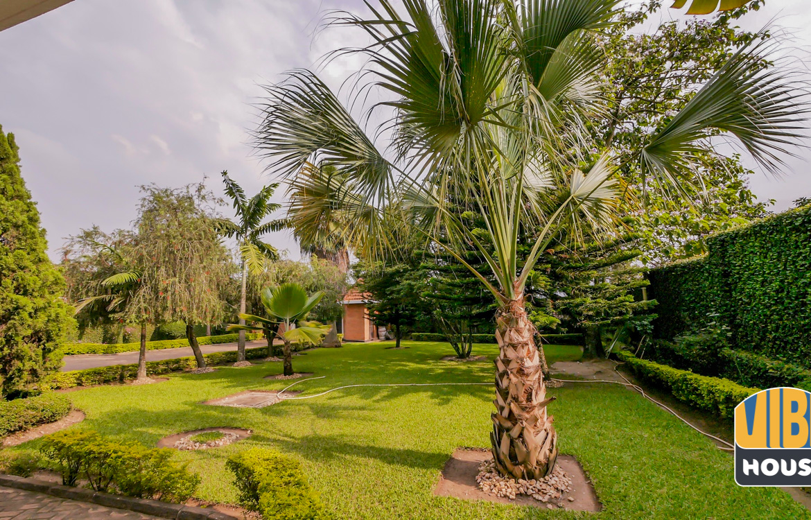 Beautiful garden in Ultimate Luxurious Villa for rent in Gisozi, Kigali
