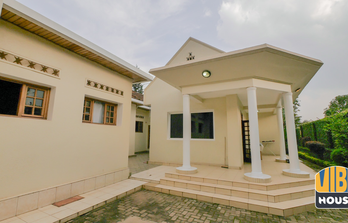 Backyard: Ultimate Luxurious Villa for rent in Gisozi, Kigali