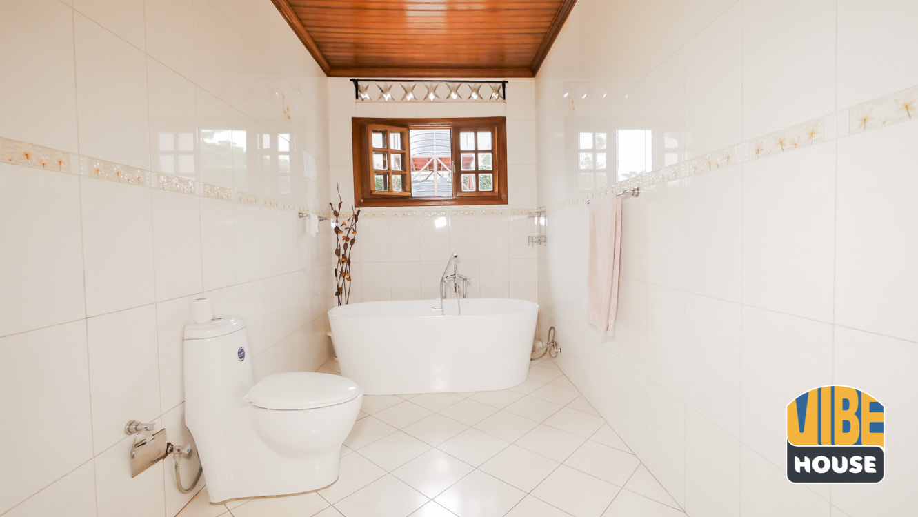 Bathroom: Ultimate Luxurious Villa for rent in Gisozi, Kigali