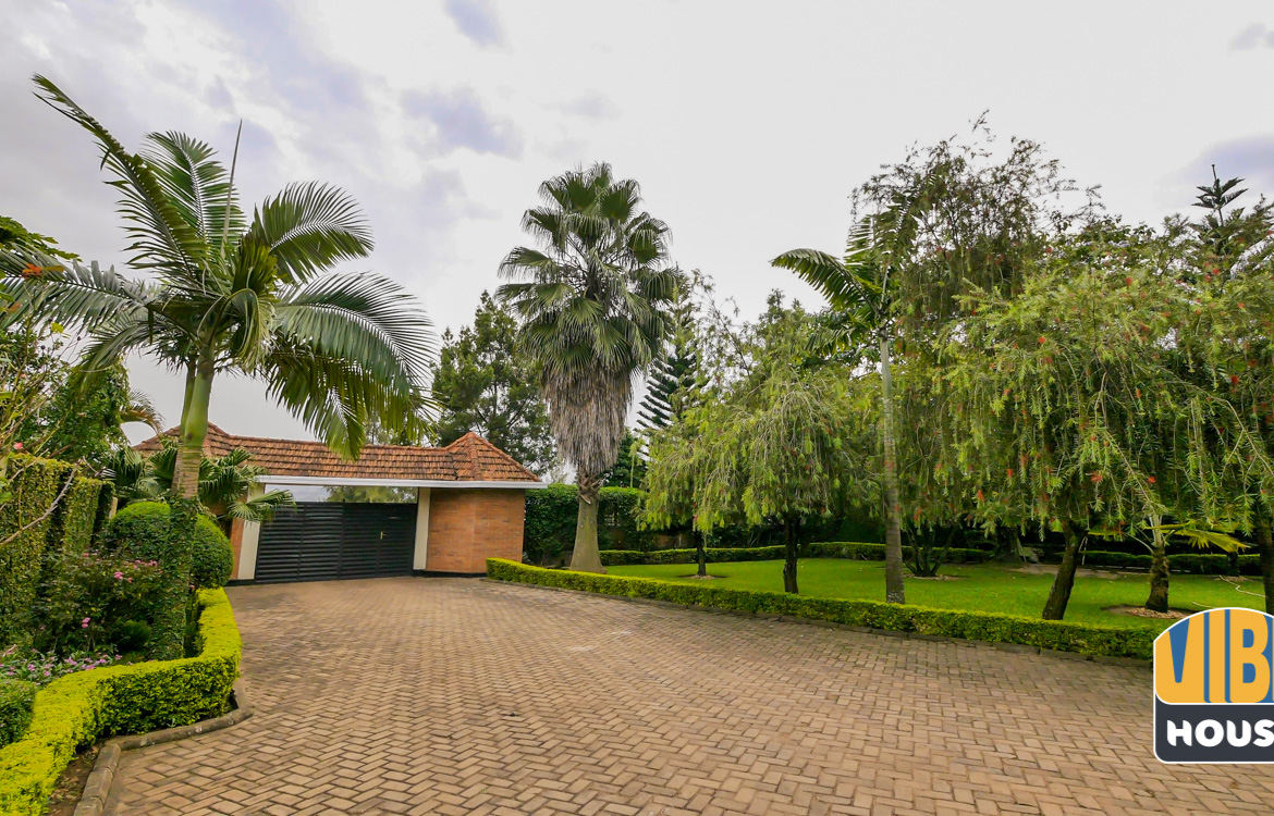 Parking: Ultimate Luxurious Villa for rent in Gisozi, Kigali
