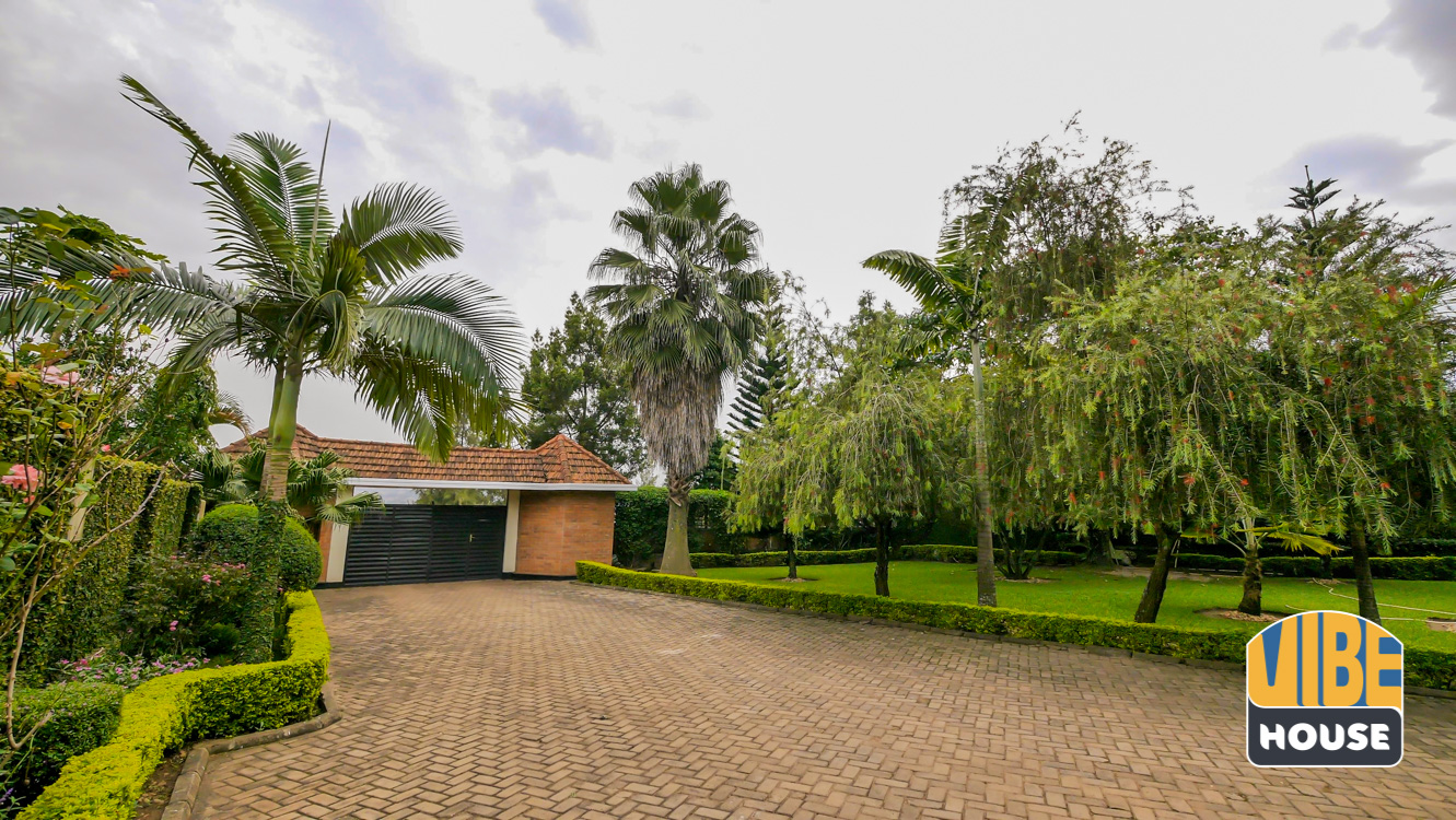 Parking: Ultimate Luxurious Villa for rent in Gisozi, Kigali