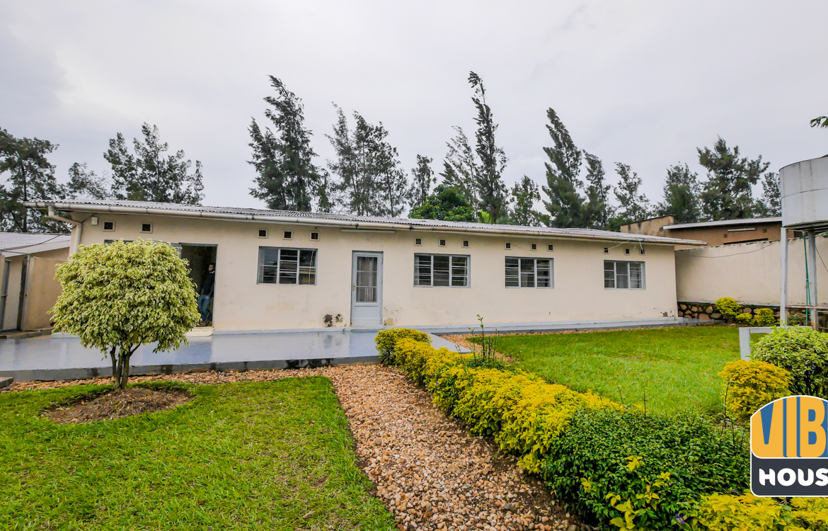 Backyard: House for rent in Nyamirambo