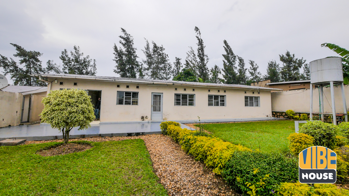 Backyard: House for rent in Nyamirambo