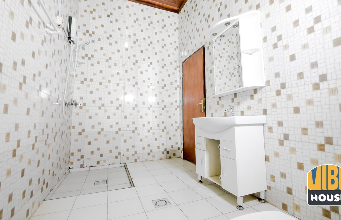 Bathroom of house for rent in Kibagabaga